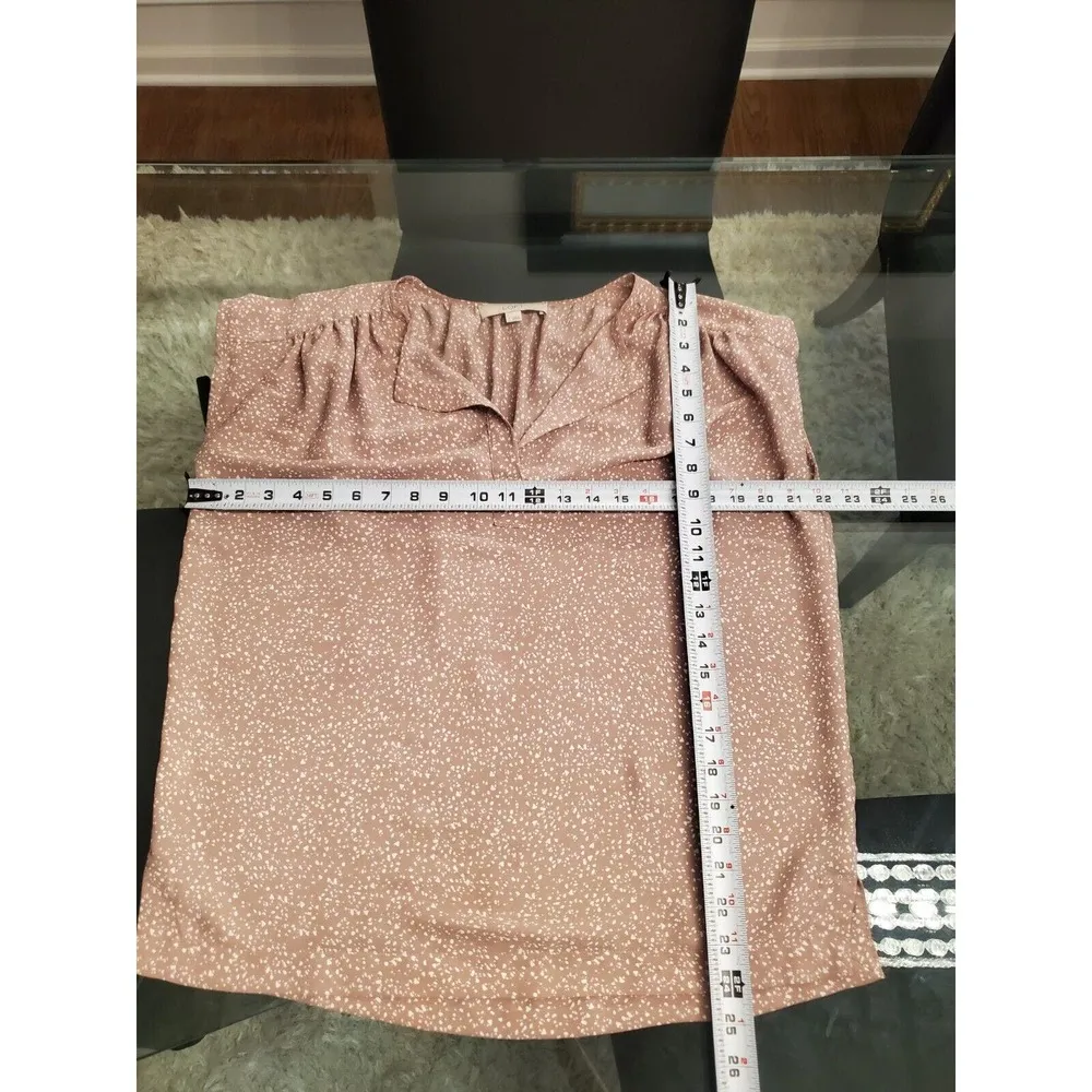 Loft Women's Pink Polka Dot 100% Polyester V-Neck Short Sleeve Top Blouse Small - Image 10