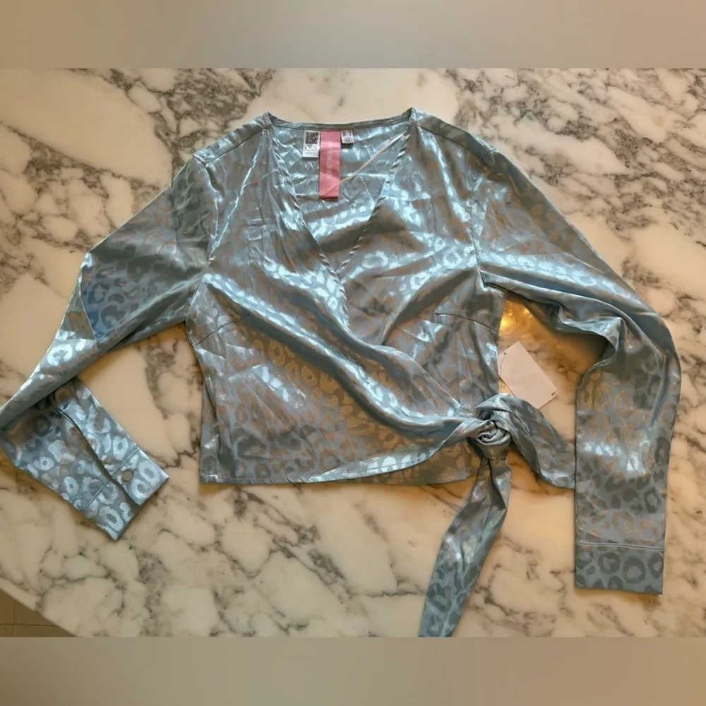 NWT ASOS Something Blue Long Sleeve Crop Top - small thread needs to be cut - S - Image 9