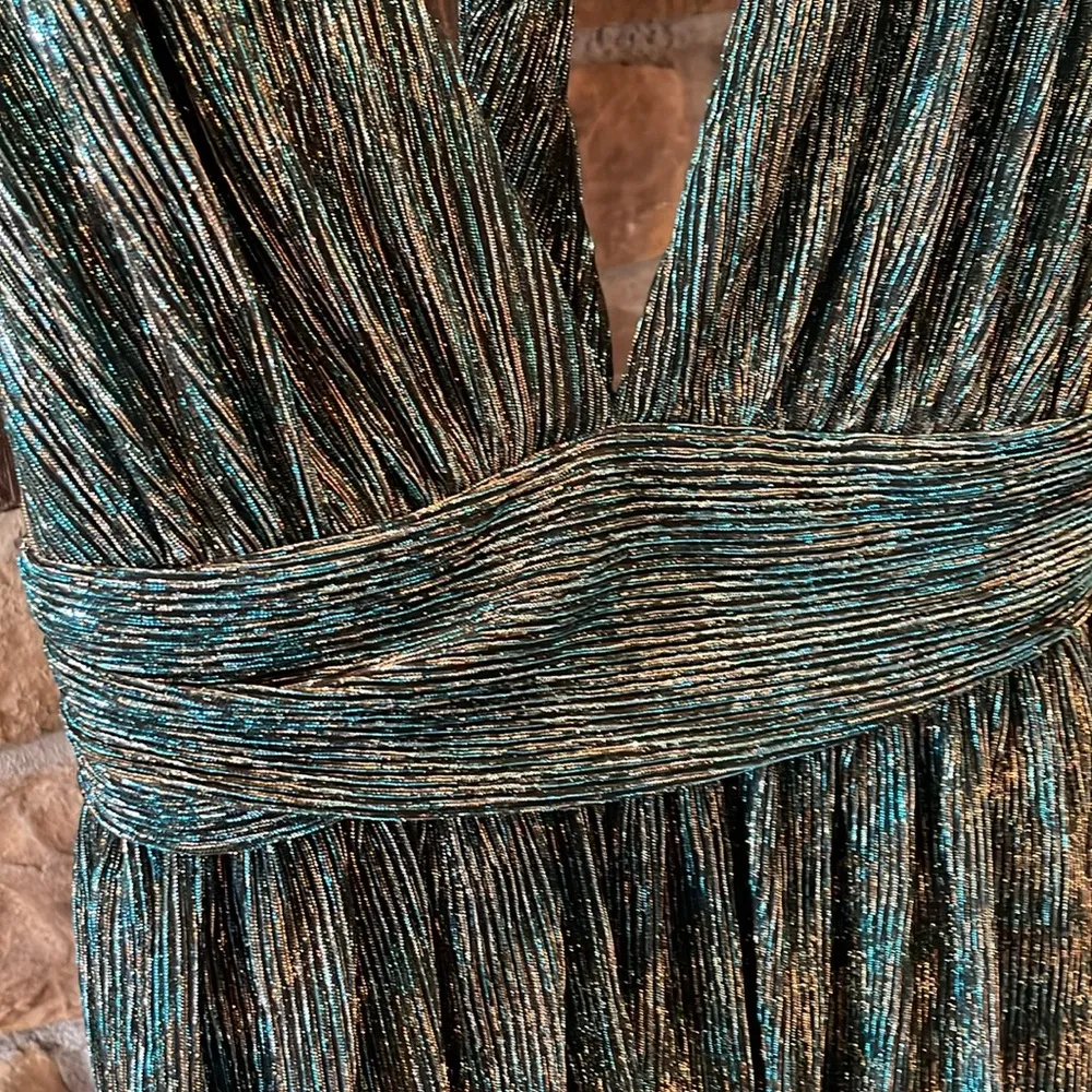 Lulu’s Metallic Deep Plunge Mini Dress Size M - Image 4