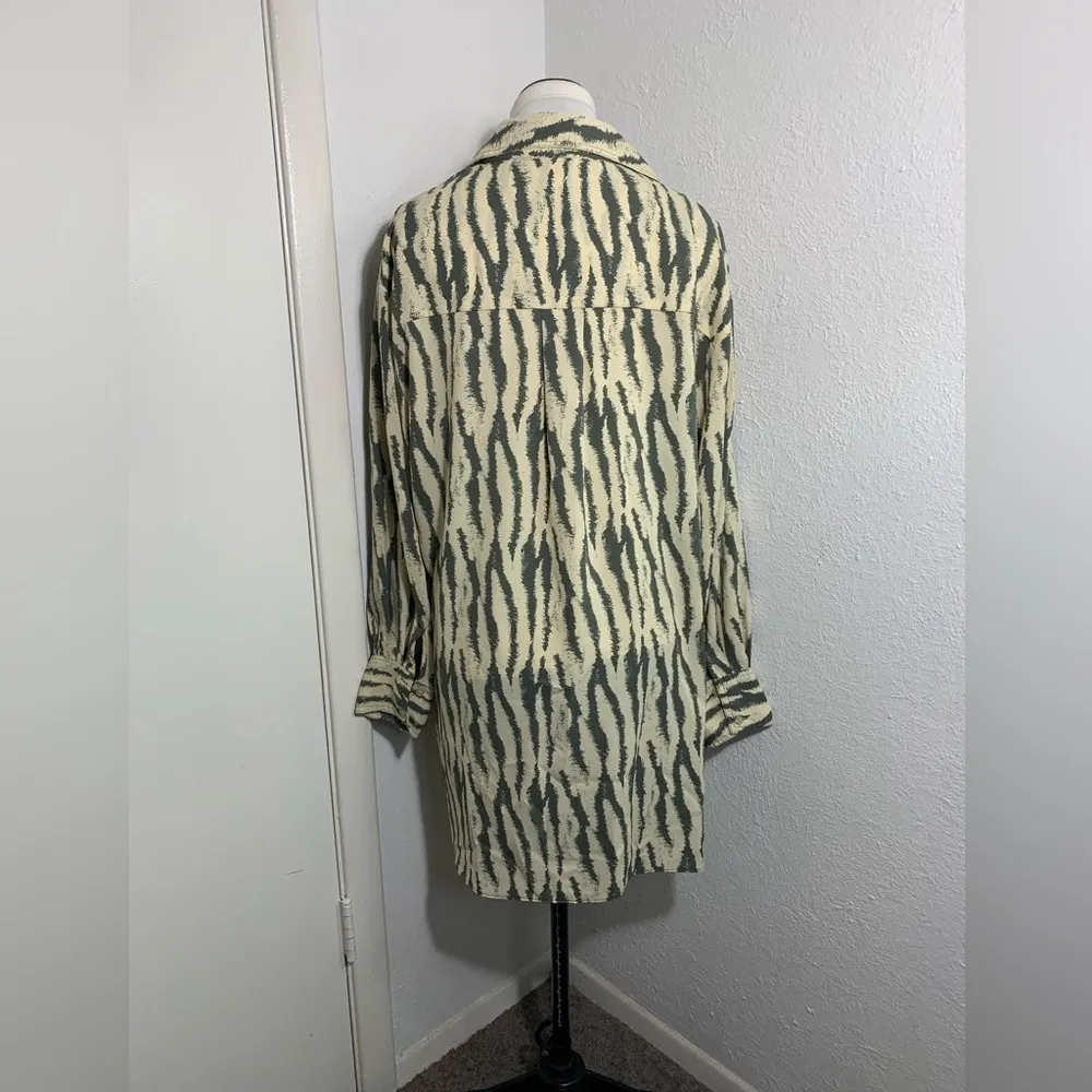 Glam zebra striped oversized button down top green and cream M - Image 3