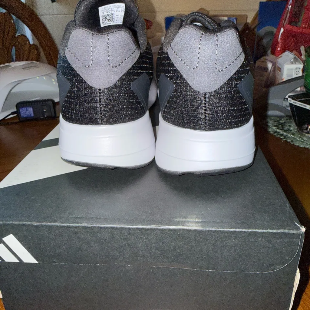 Adidas Duramo SL K Black Running Shoes Youth 5 / Women’s 6.5 – New in Box - Image 4