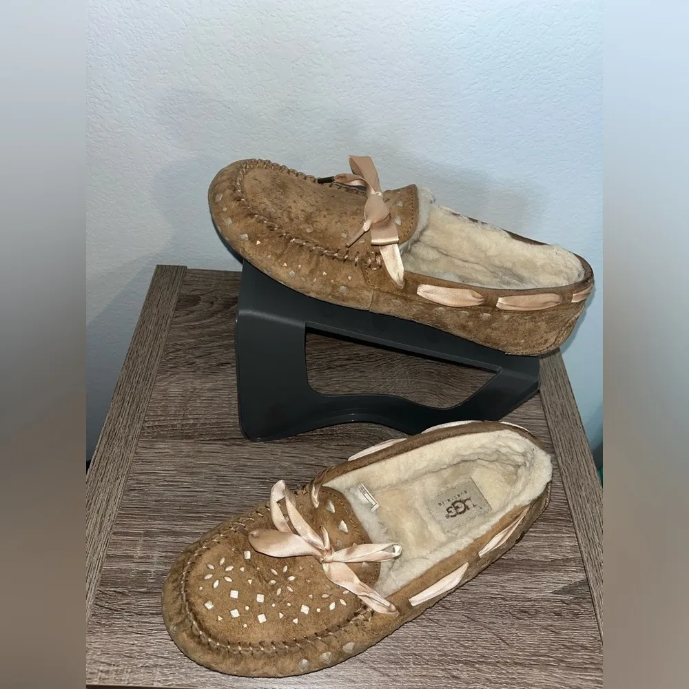 UGG Dakota Sunshine Perf Ribbon Satin Laces Bow Leather Chestnut Slippers Sz 9 - Image 5