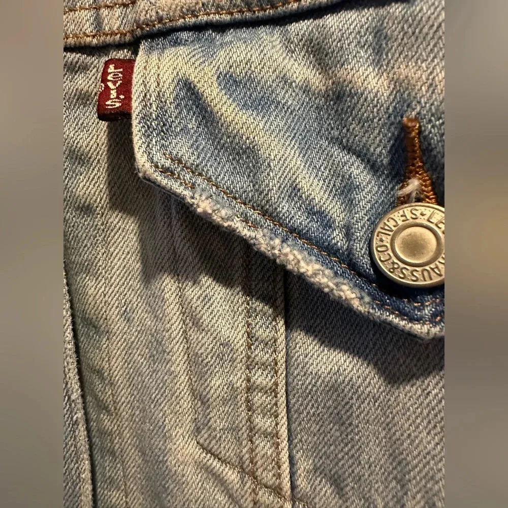 LEVI'S Vintage Trucker Jacket  Studded Denim Womens Medium Light Wash - Image 5
