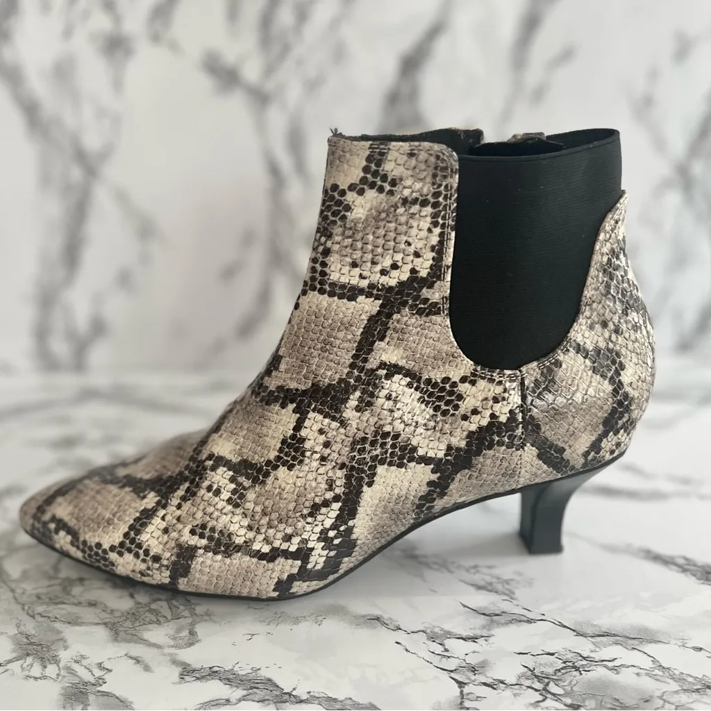 Clarks Kepley Erin Snakeskin Grey Kitten Heel Leather Pointed Toe Booties 9 - Image 12