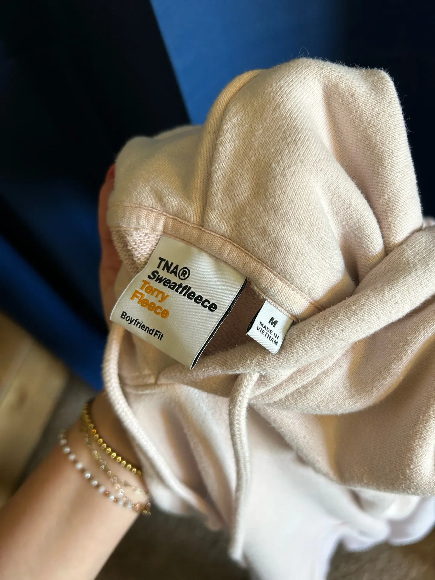 Aritzia TNA Pink Hoodie - Image 4