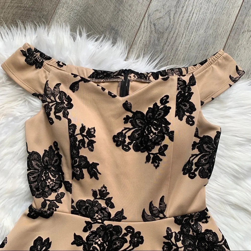 FE Forever Nude and Black Velvet Floral Dress NWT Tan Size M - Image 9