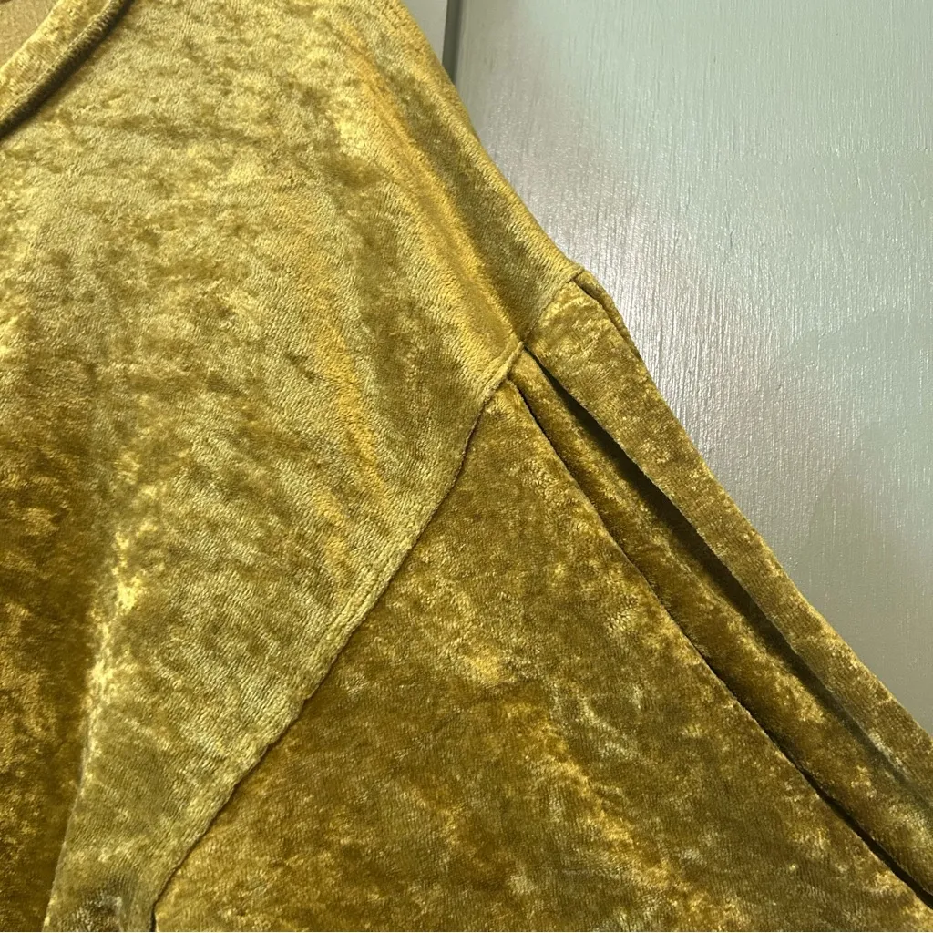 We The Free Green Velvet Balloon Sleeve Top sz S - Image 5