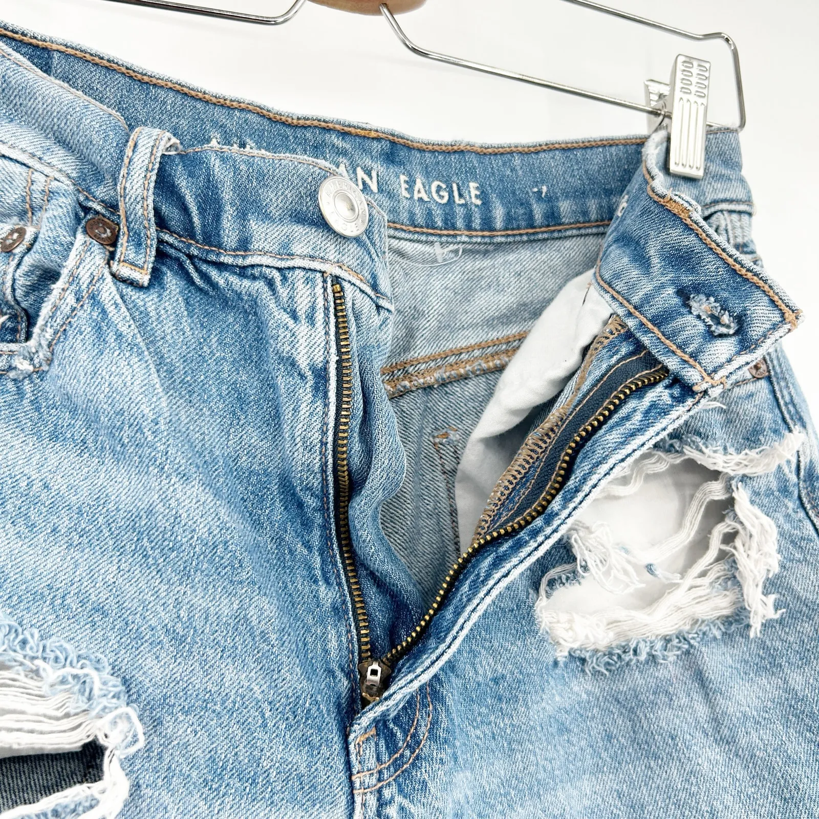 American Eagle‎ AE Womens 90s Boyfriend Distressed Denim Bermuda Shorts Size 6 - Image 4