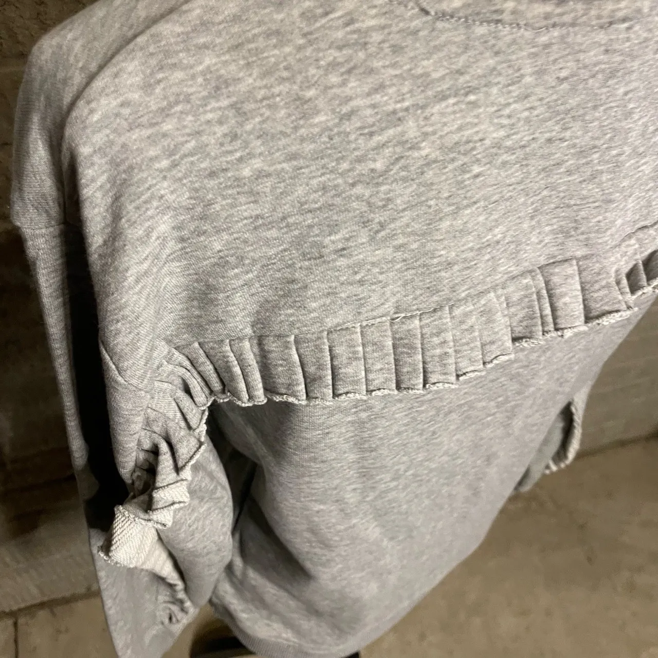 Saks Fifth Avenue Gray Ruffle Trim Long Sleeves‎ Crewneck Sweatshirt Size Small - Image 3