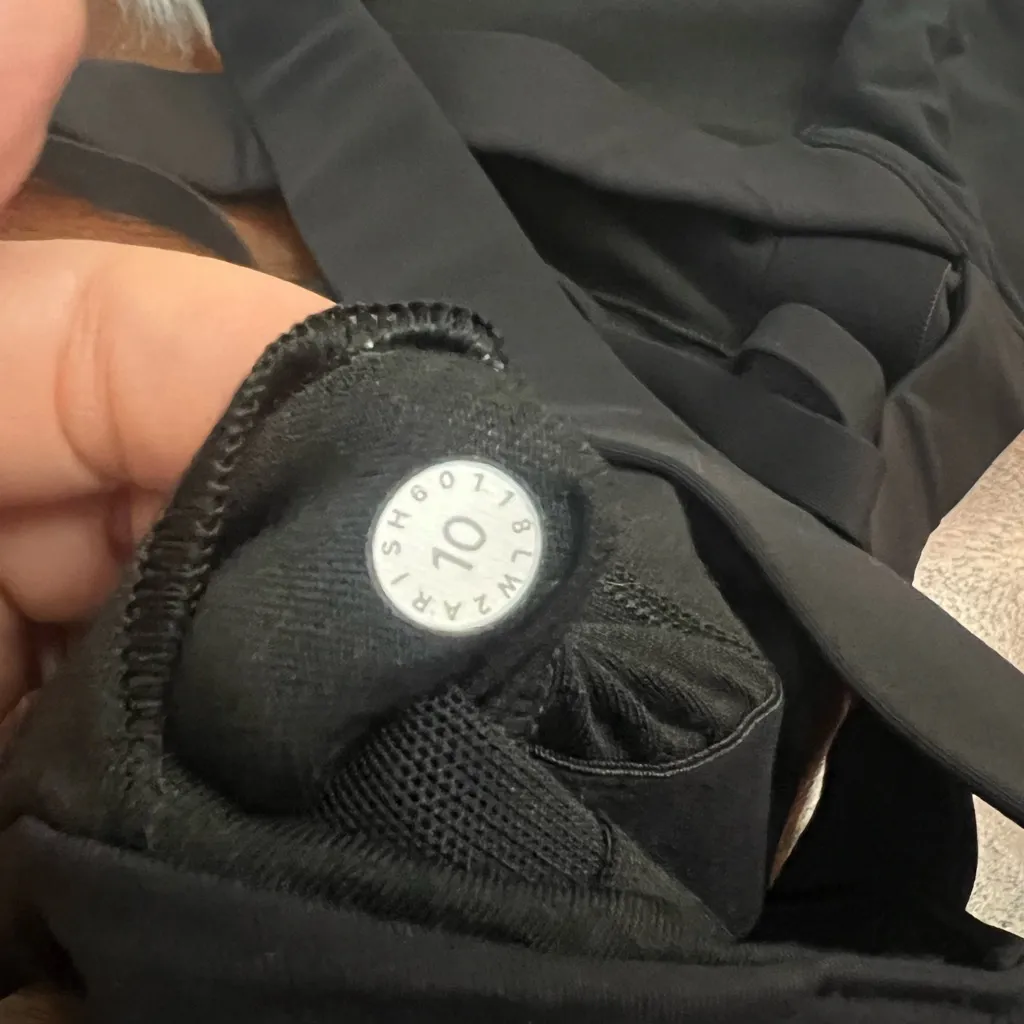 Lululemon Sweat Times Bra Black Size 10 Full-On Luxtreme Medium Support Pads - Image 5