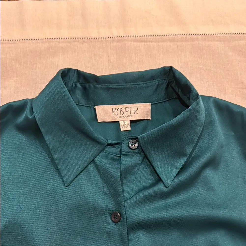 Kasper Blue Sleeveless Button Down Shirt with Notched Collar - Image 2