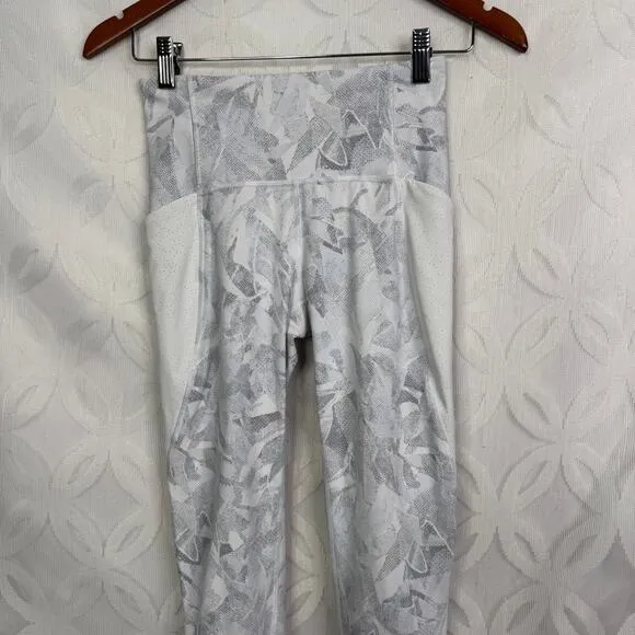 Lululemon‎ Breezy Dot Crop 19" Jasmine White Multi Legging Size 4 - Image 9