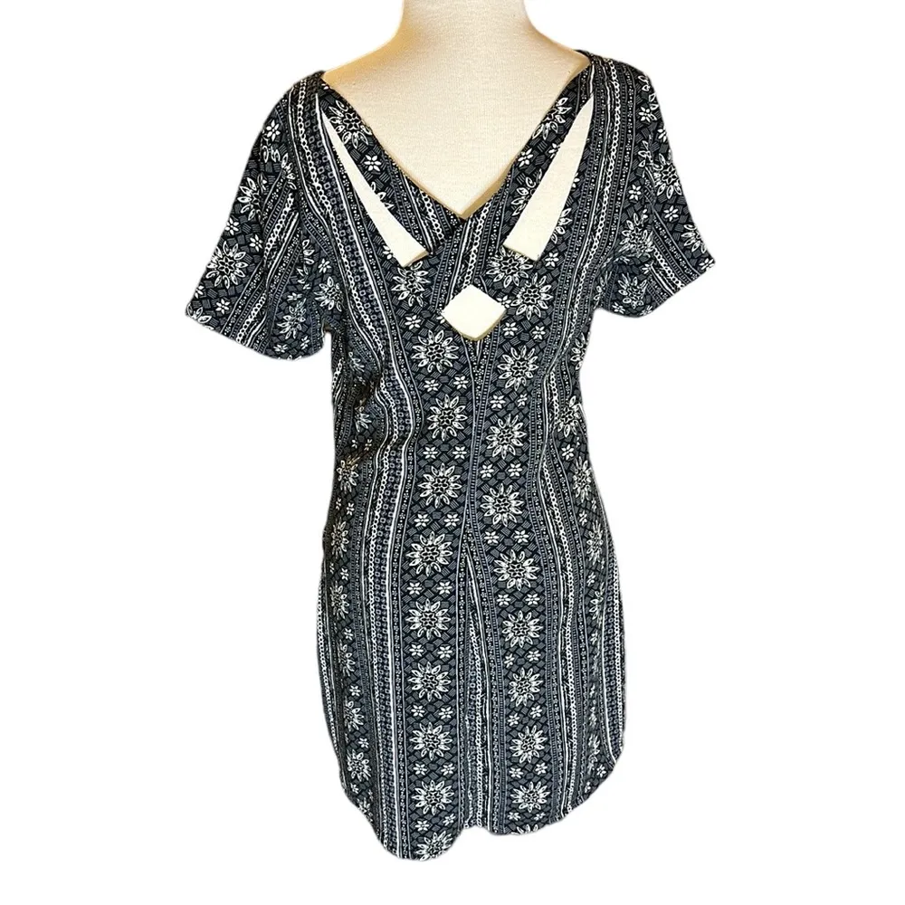 Hollister Navy & White Print Floral Design Short Sleeve Dress Crisscross Straps - Image 2