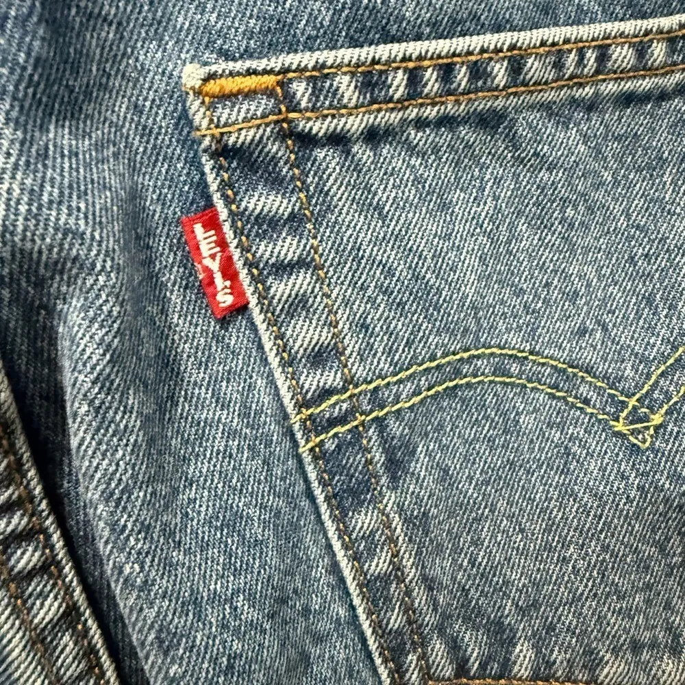 Levi's 501 '90s Medium Wash Denim Mid Rise Cropped Western Blue‎ Jeans Size 27 - Image 8