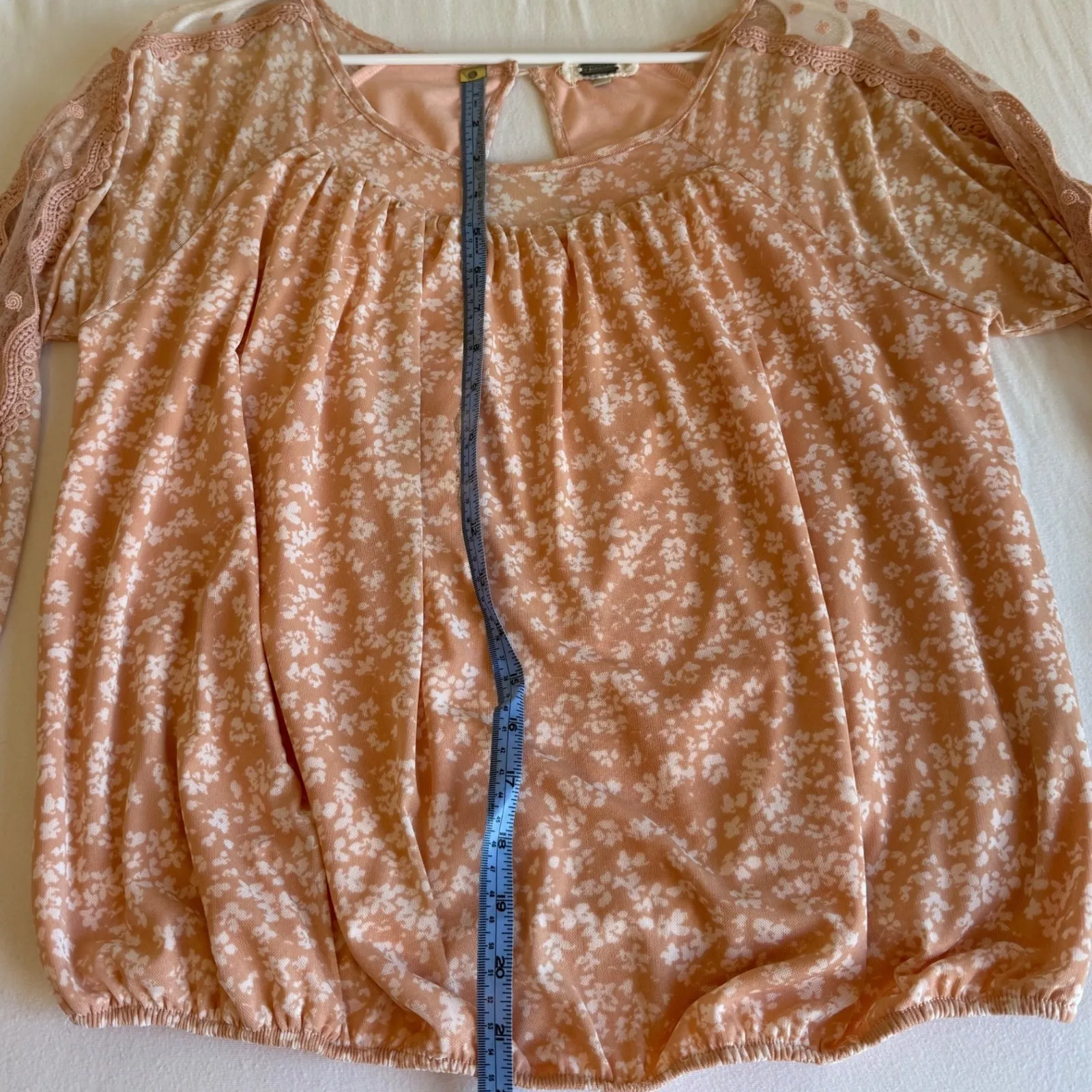 Gimmick BKE sz L Womens Pink Sheer Puff Sleeve Lace Keyhole Back Blouse Top Boho - Image 9