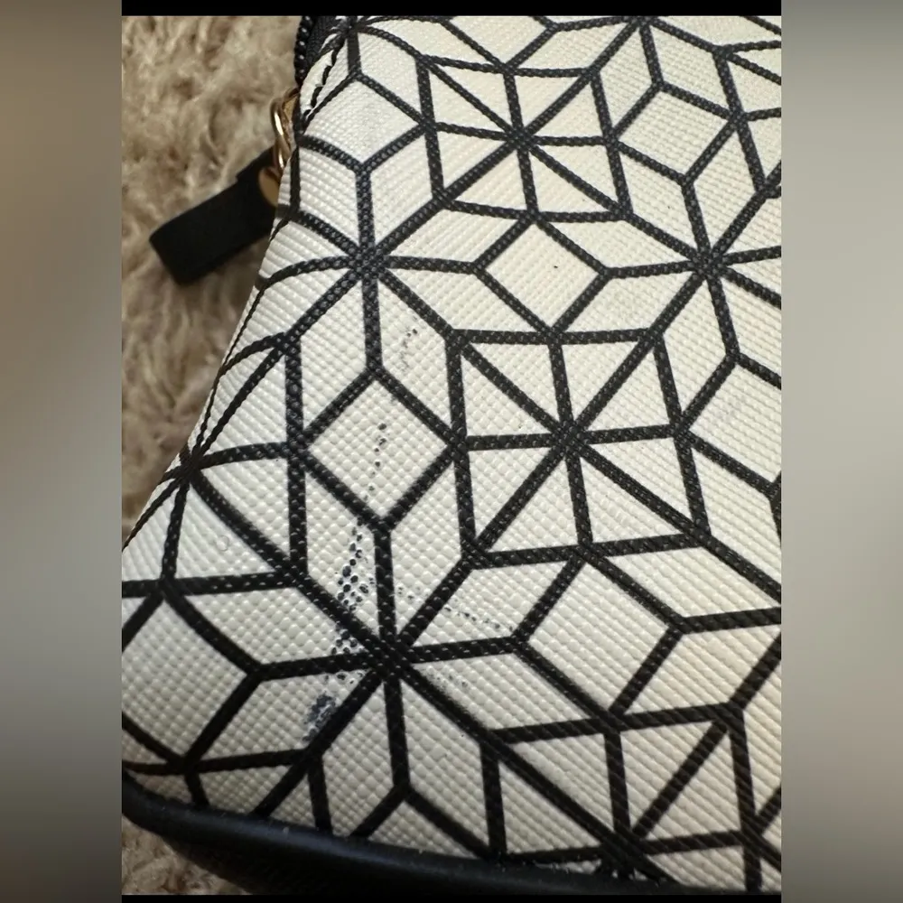 Black And White Handbag - Image 6