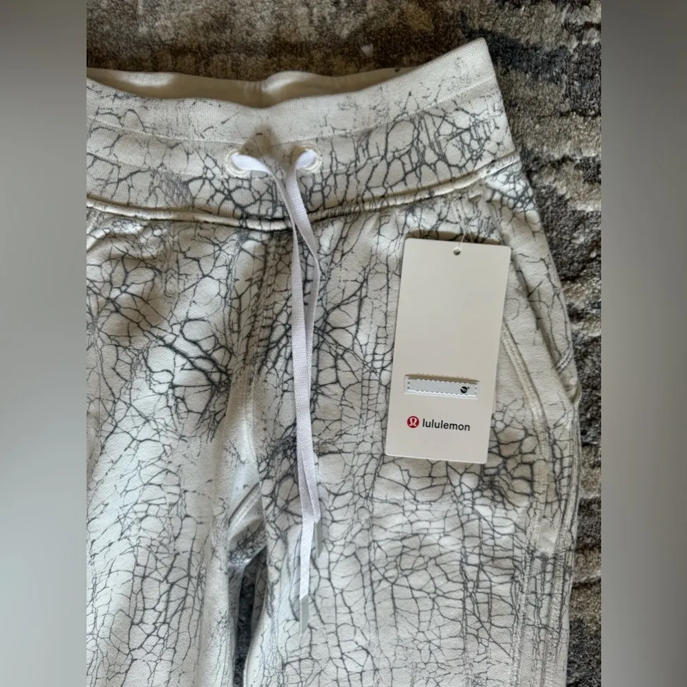 Lululemon Warm Down Jogger Mid RiseJogger Thread Dye White Black - Image 7