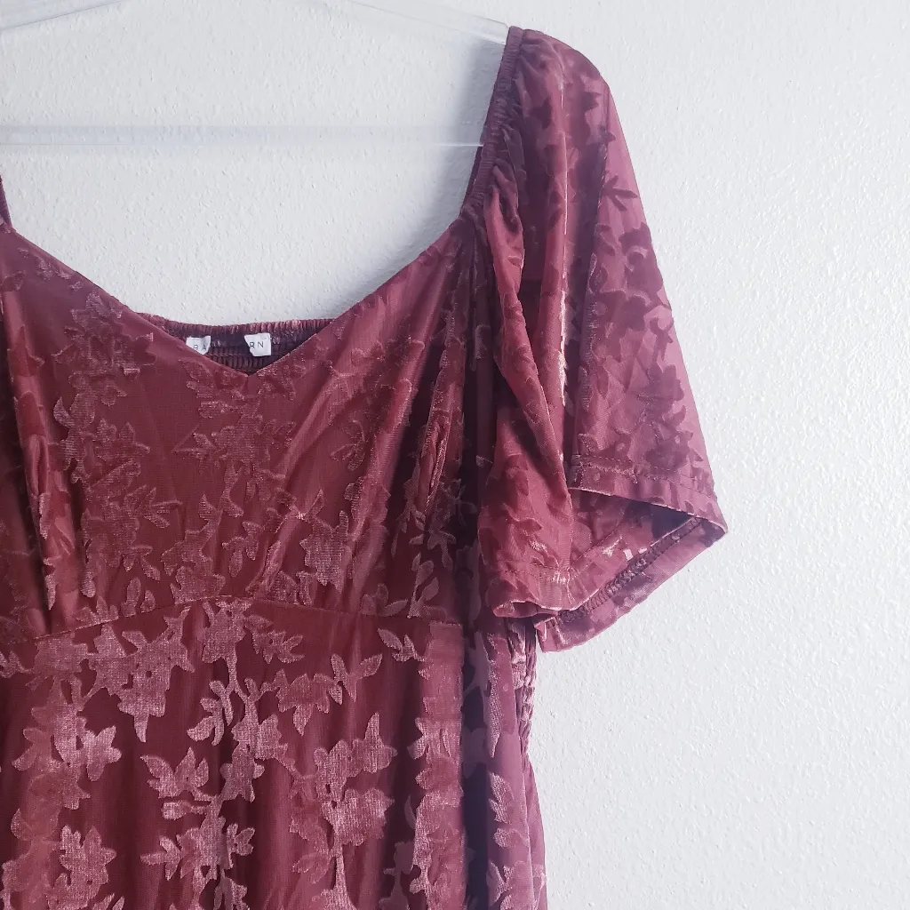 Everley Velvet Maxi Dress Flutter Sleeve New Without Tags - Image 5