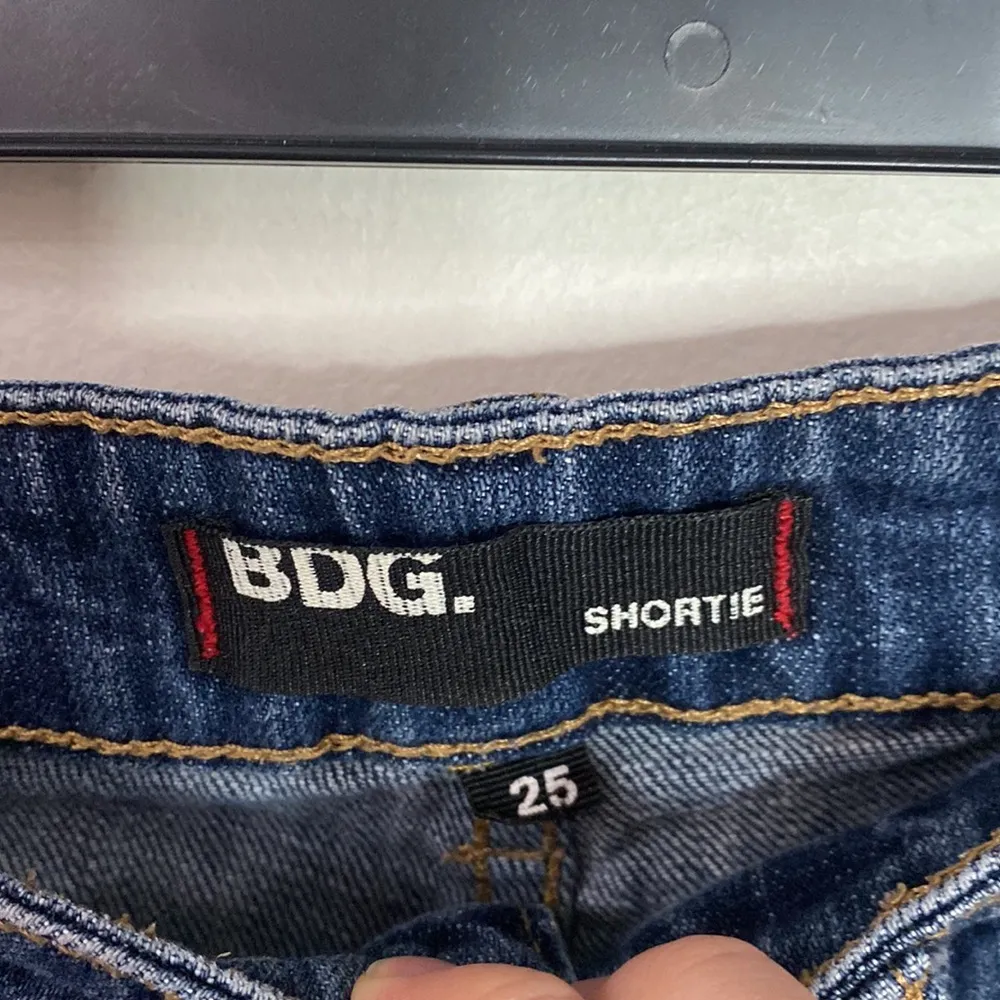 Urban Outfitters BDG Shortie denim cuffed 3” inseam shorts size 25 - Image 7