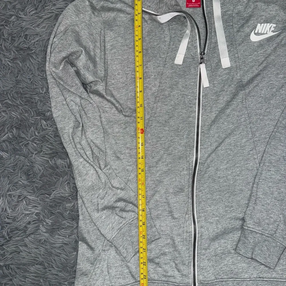 Nike Women's Gray Zip-Up Hoodie - Image 6