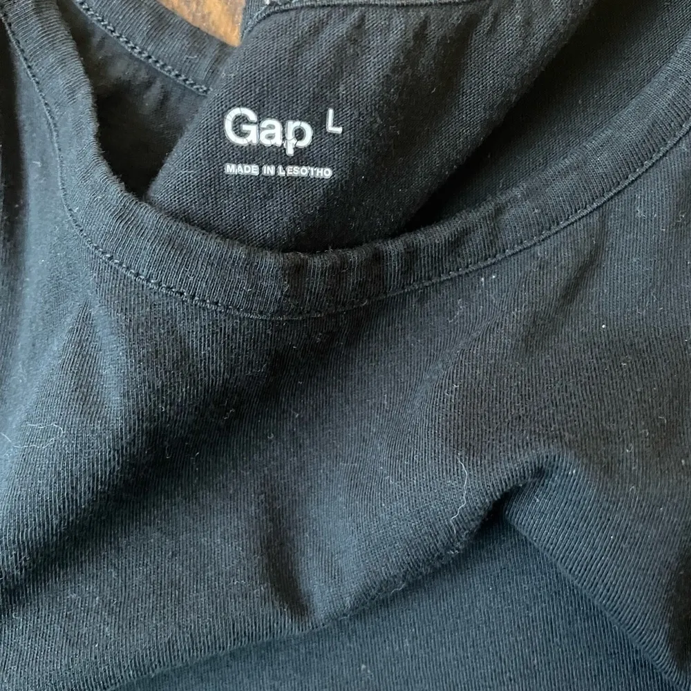 Gap black top with loose flowy sleeves - Image 2