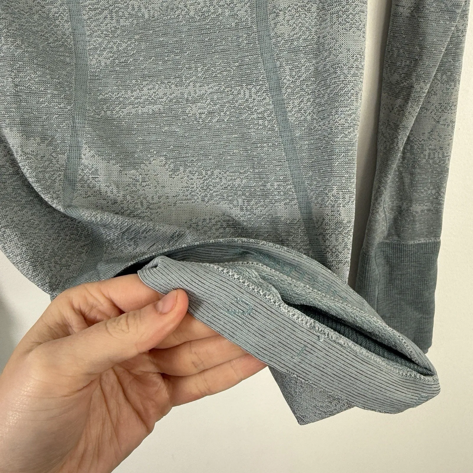 Lululemon Swiftly Speed Hooded Quarter 1/4 Zip Blue Thumbholes Gym Womens 2 - Image 4