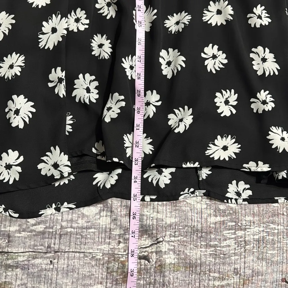 Black Sleeveless Dress with White Daisy Print – Casual Spring/Summer Mini Dress - Image 3