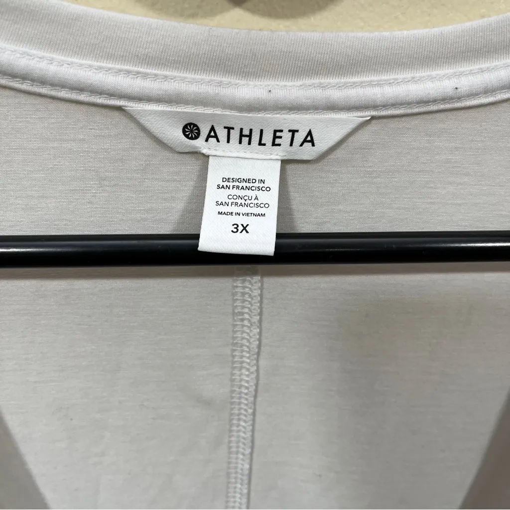 EUC Athleta women’s plus size 3X long sleeve top white - Image 2