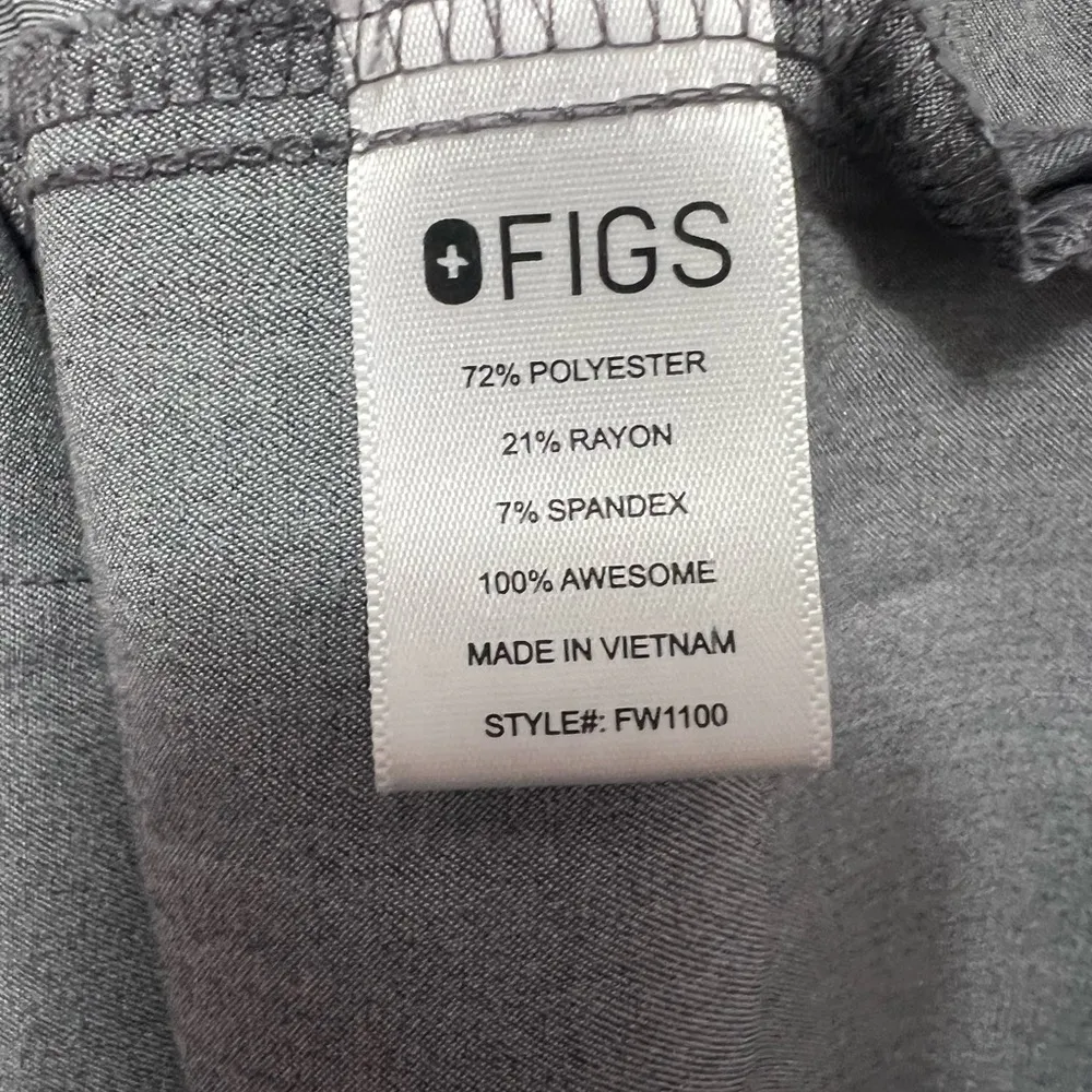 Technical Collection Grey Women’s Scrub Top Size Small - Image 2