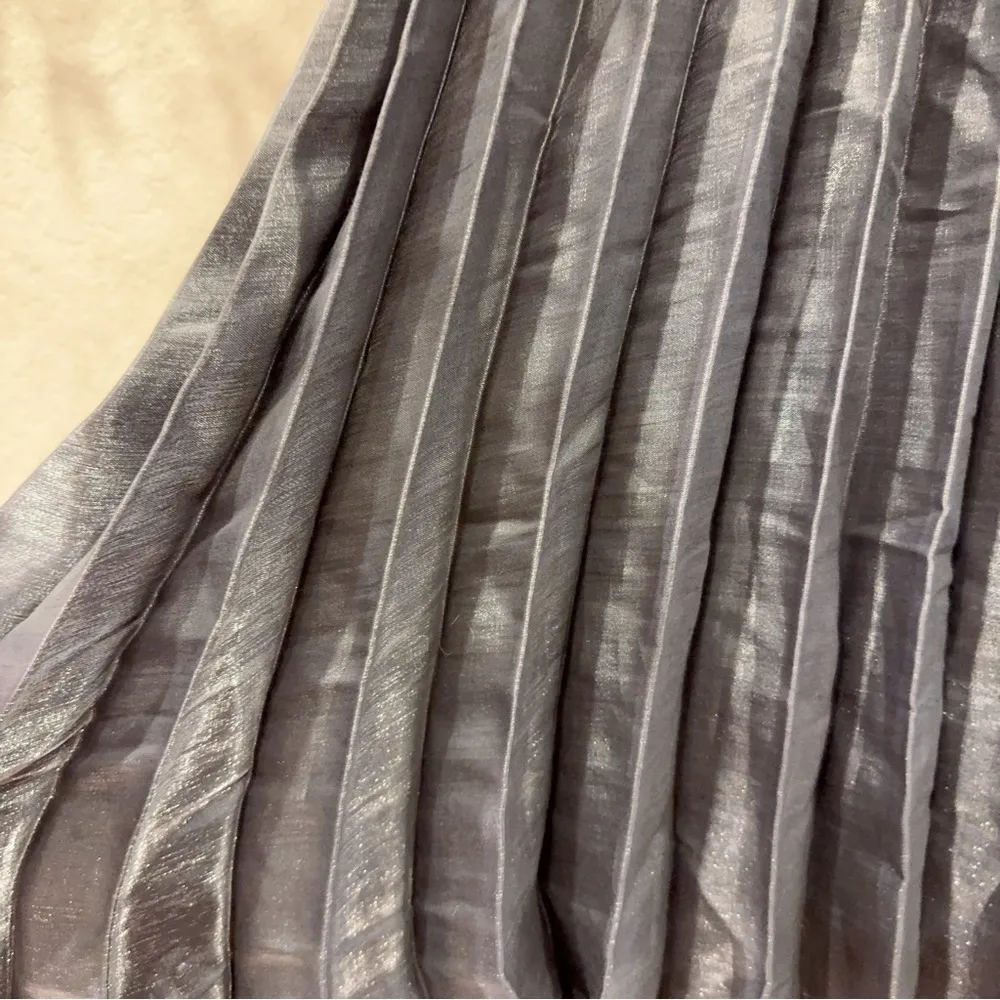 En Saison Mona Pleated Midi Skirt in Metallic Grey Size Small NWT Gray - Image 3