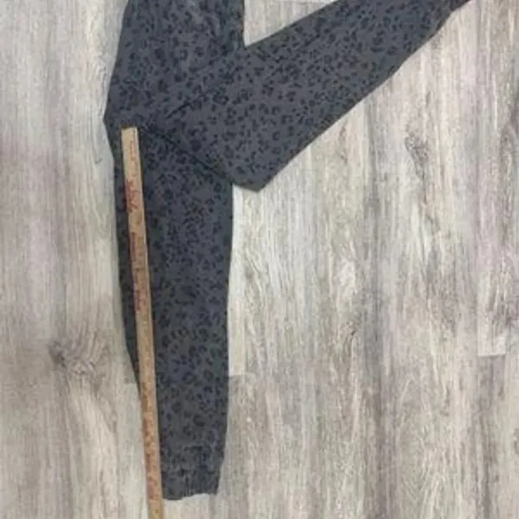 Cloth & Stone gray leopard print drawstring jogger pants size xs - Image 7