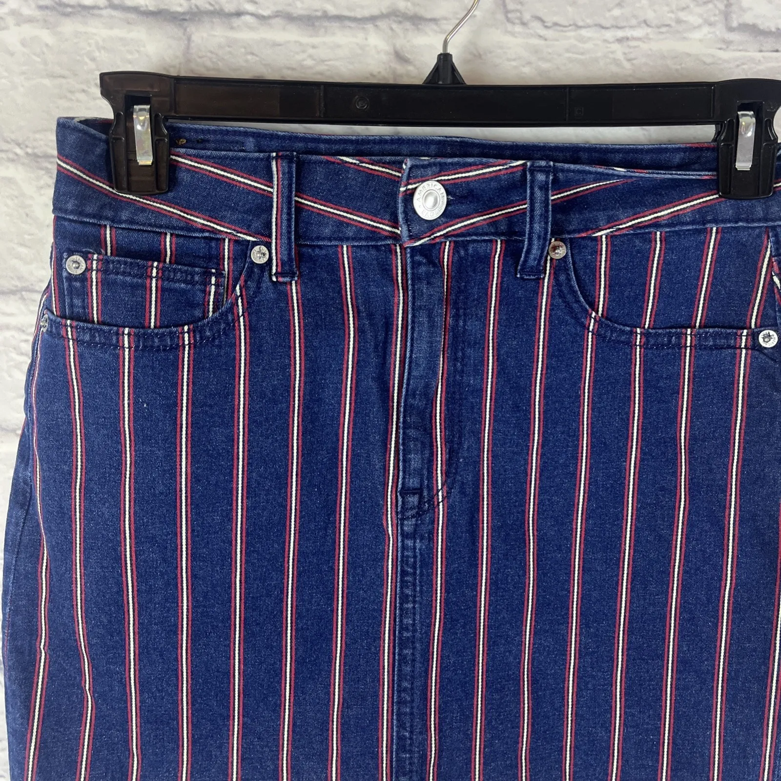 American Eagle NWOT High Rise Striped Denim Y2K Americana Mini Skirt Size 6 - Image 2