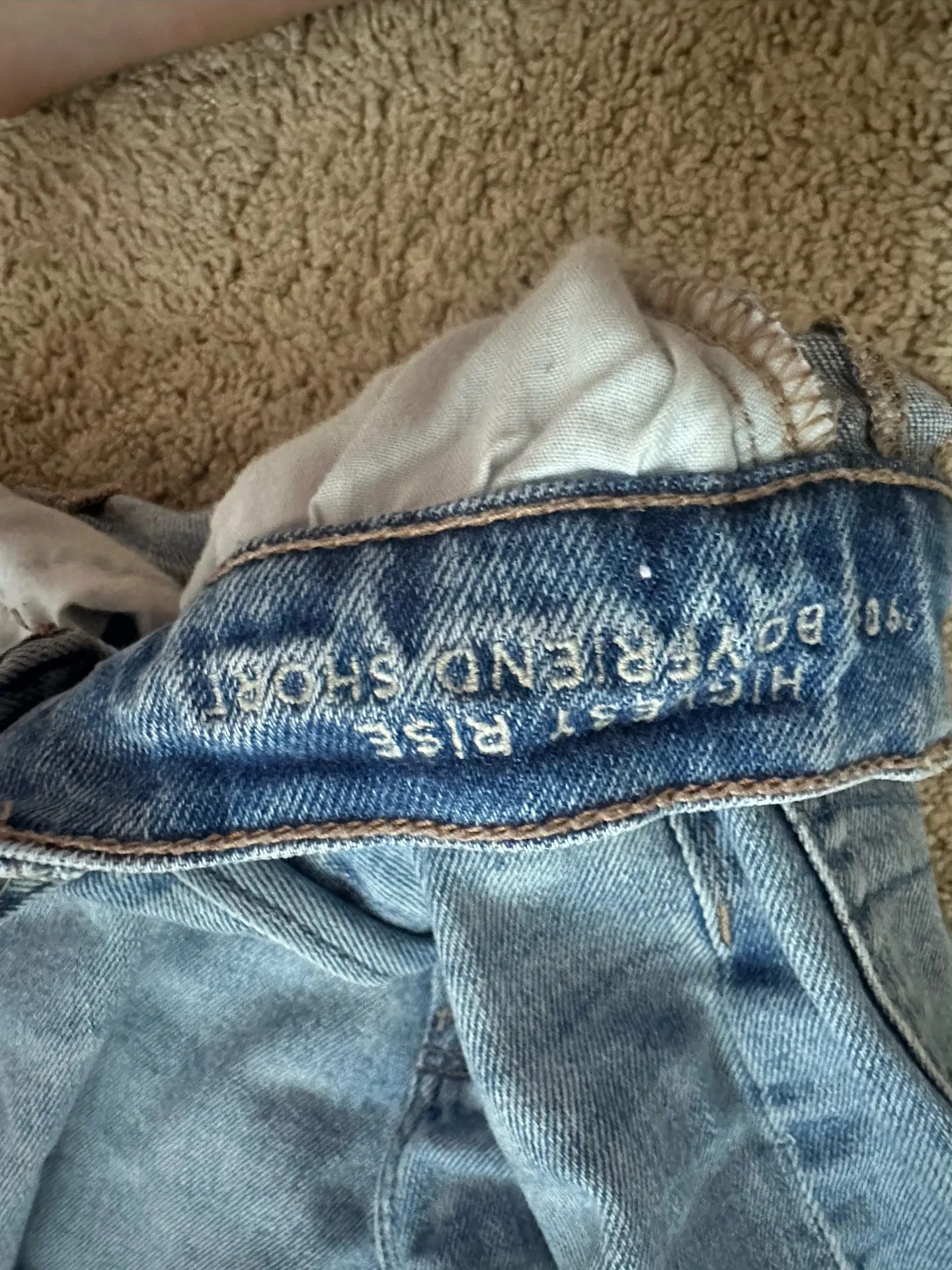American Eagle Boyfriend High-Rise Shorts 90s Distressed - Image 7