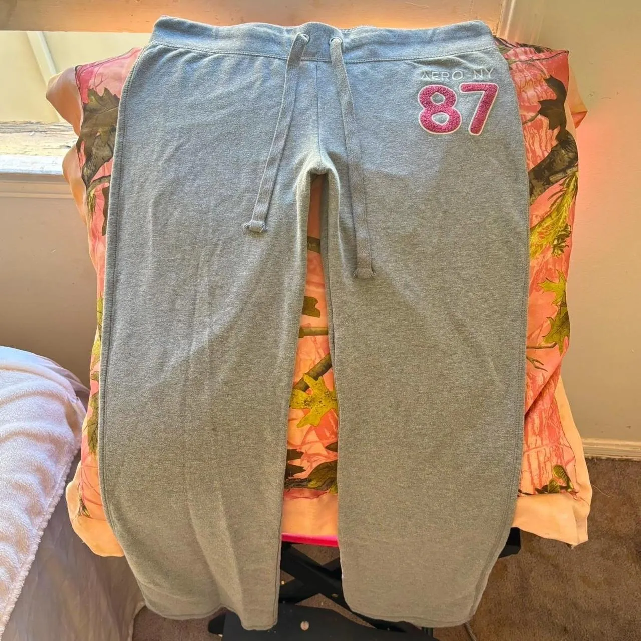aeropostale ‘87 y2k vintage 2000s grey wide leg sweatpants pink number embroidery - Image 3