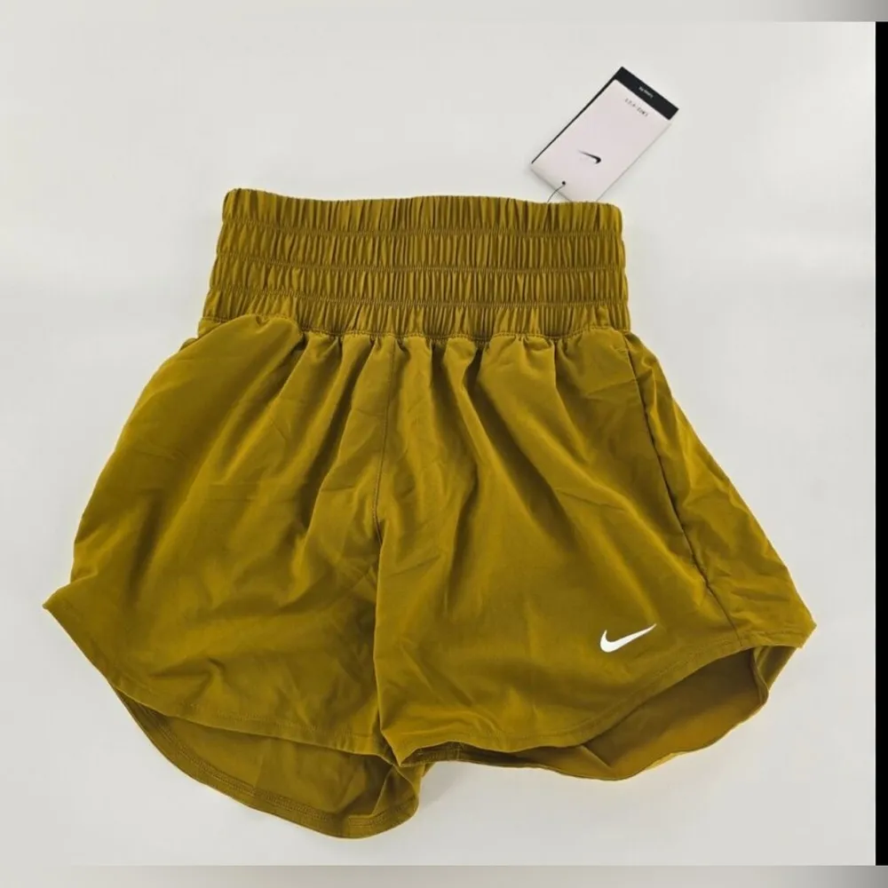NIKE WORKOUT SHORTS NEW

Nike Women's High-Waisted Running Shorts - Image 7