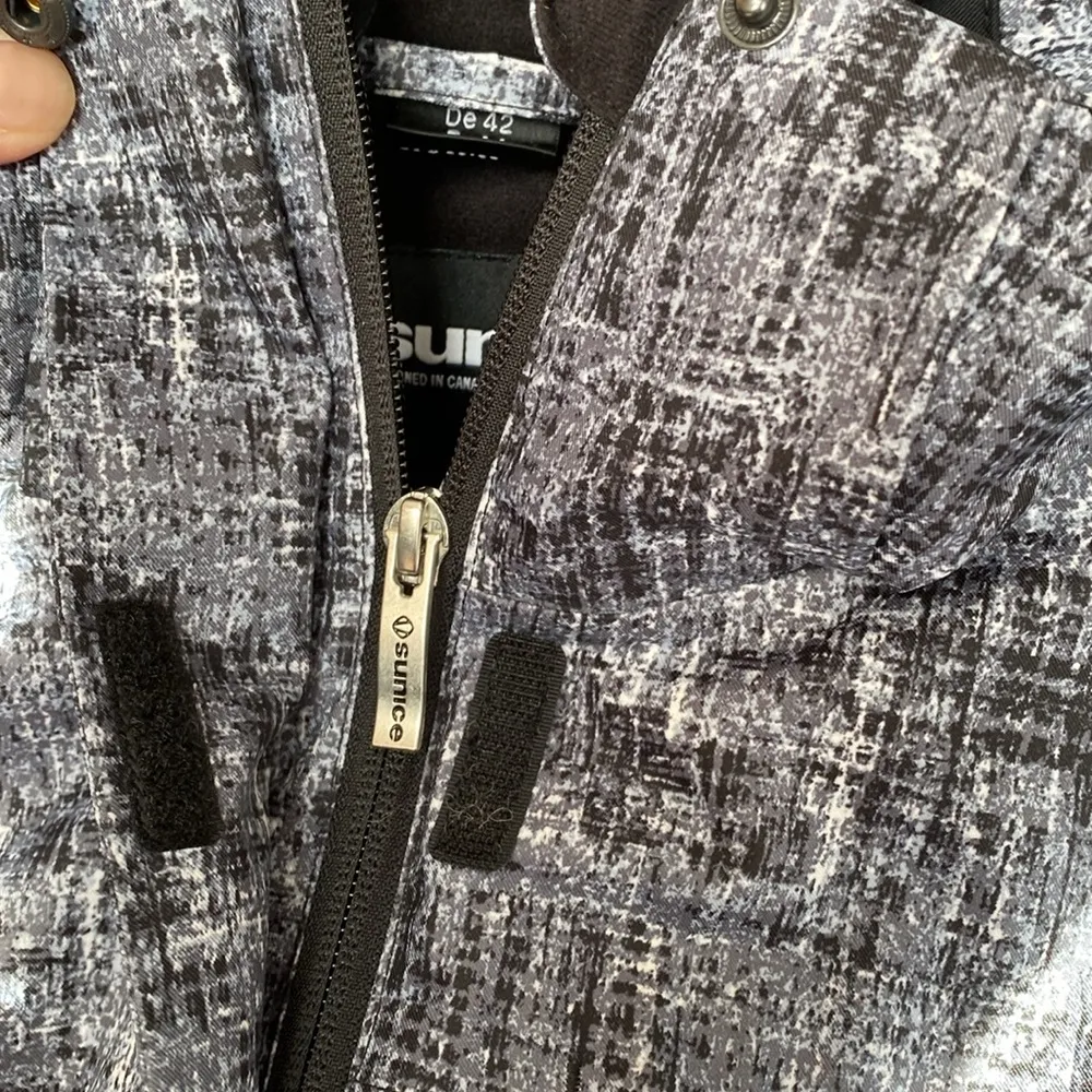 Sunice gray pattern hooded ski jacket Black Size 12 - Image 5