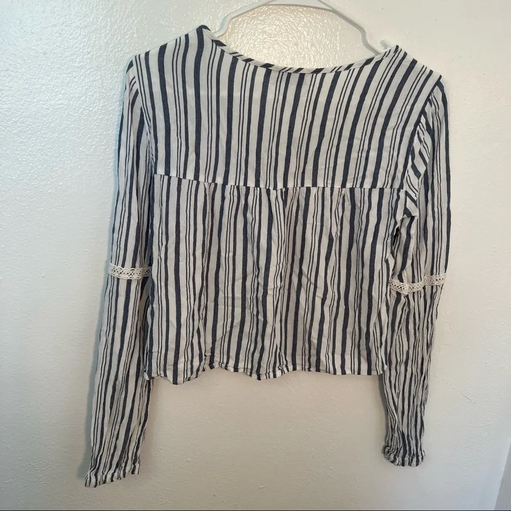 Hollister Cropped Long Sleeve Top White Blue/Gray Stripes - Image 9