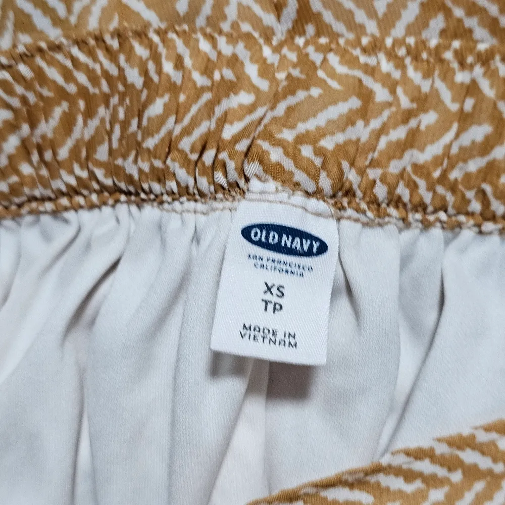 Old Navy Camel ZigZag Patterned Pleated Mini Skirt Size XS - Image 7