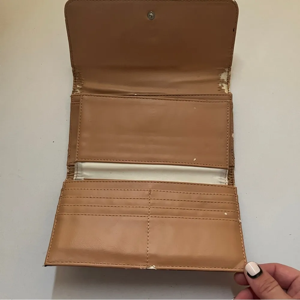 Guess Black Croc-Embossed Wallet with Silver Logo Clasp – 7” Width - Image 6