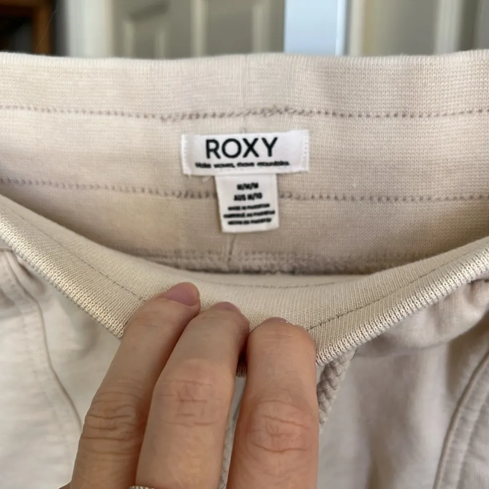 Roxy Surfing By Moonlight Elastic Waist lounge Shorts size M - Image 3