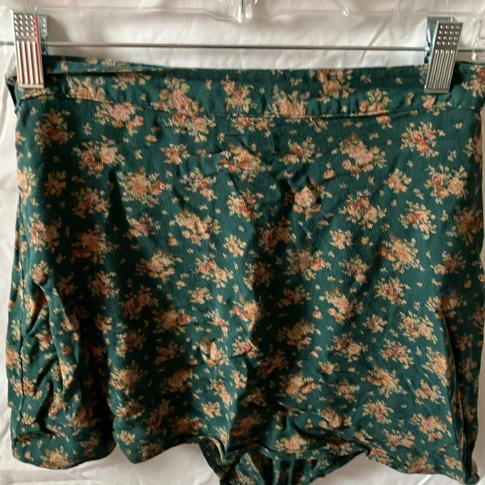 American Eagle Outfitters: Green with peach floral wrap skirt- mini- S - Image 4
