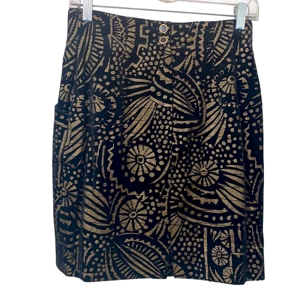 Karl Lagerfeld printed black and gold velvet jacket and skirt suit. Size 6. EUC. - Image 5