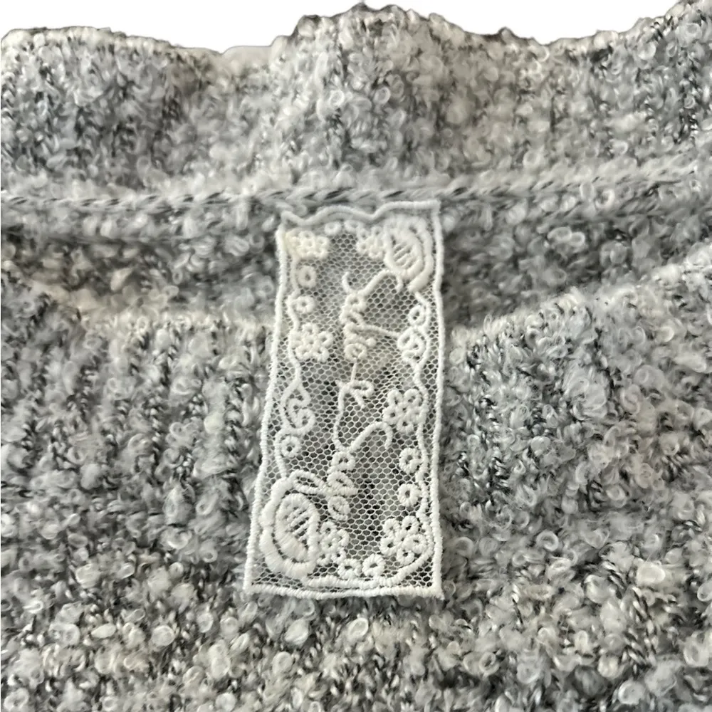 Sadie & Sage | Plushy Sweater‎ Gray Size L - Image 8