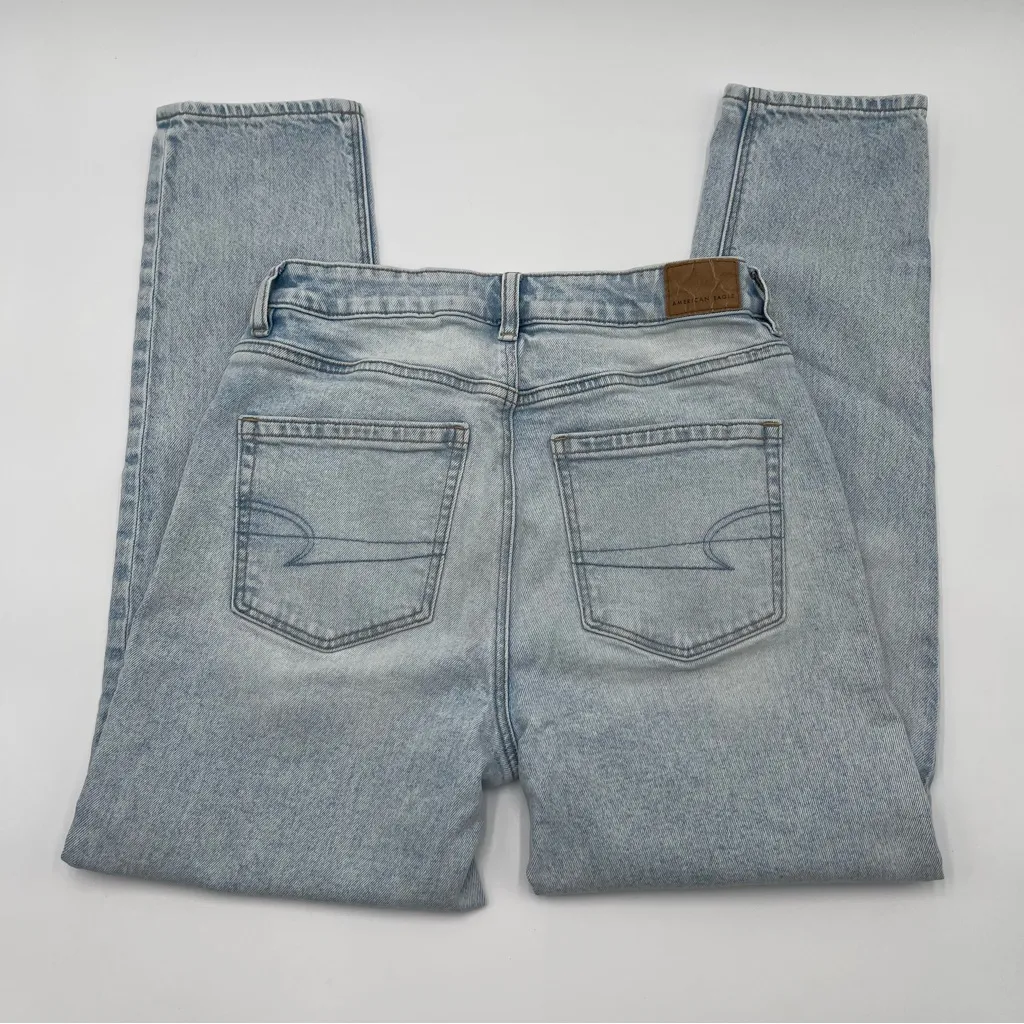 American Eagle AE Mom STRIGID Jean High Rise Women’s Sz 4 Short (Light Wash) - Image 2