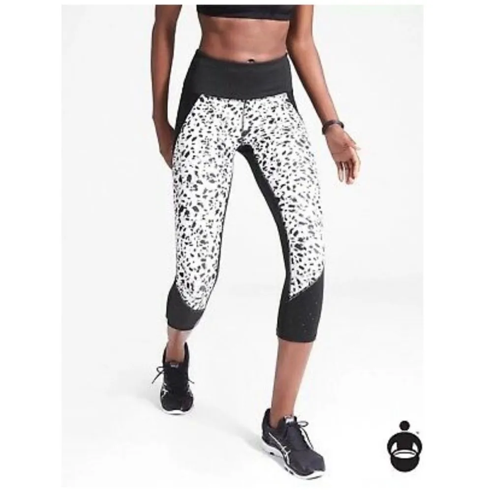 Athleta Printed Stealth TurCool Capri Leggings Size L - Image 6