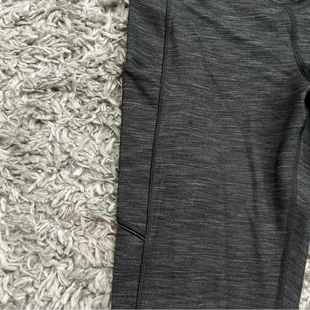 Lululemon speed up 28" grey leggings size 6 - Image 2