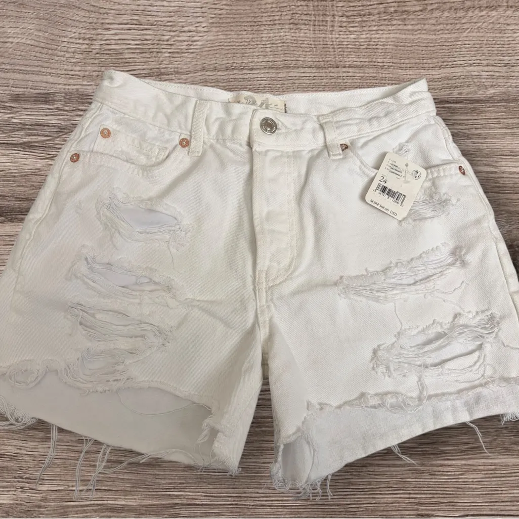 Free People We the Free White Distressed Denim Button Fly Cut-Off Shorts 24 NWT - Image 2