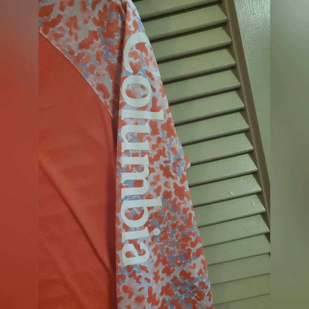 Women's Columbia PFG Omni Shade Sun Protection Shirt - Image 2