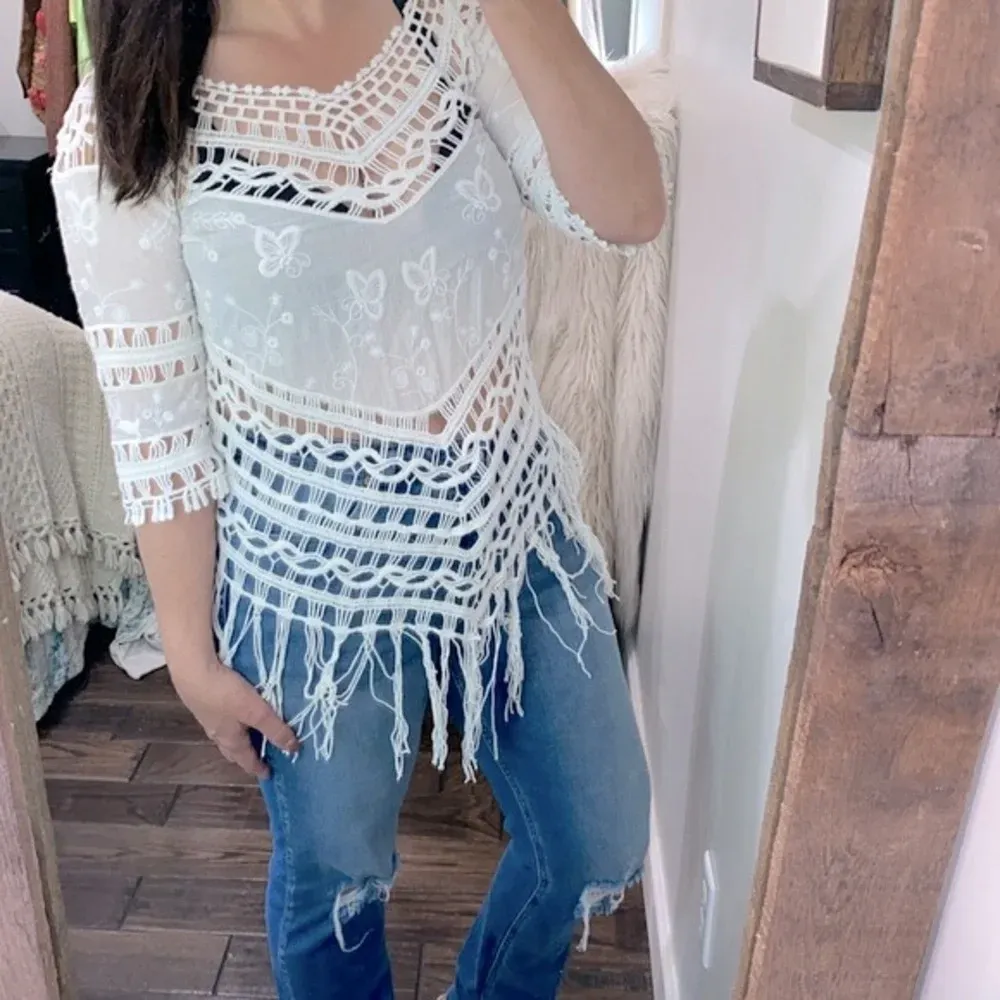 Monoreno white bogo fringe top size small - Image 2