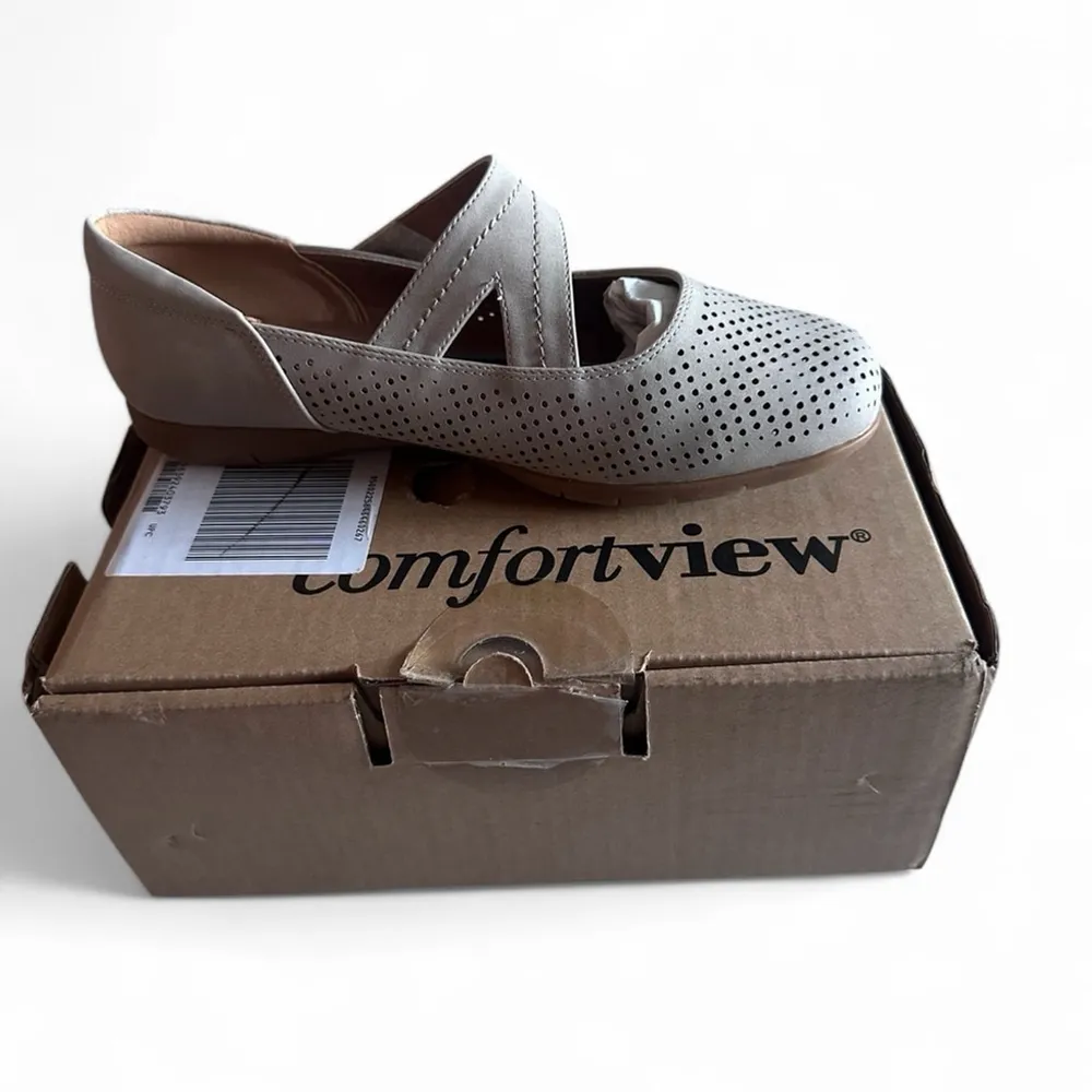 Comfortview Gray-Tan Perforated Mary Jane Flats Size 8 | Cross Strap | Giftable - Image 5